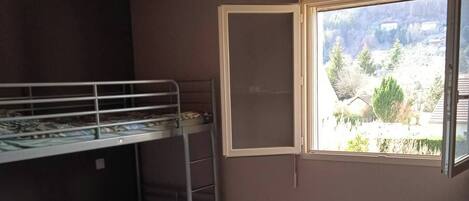 2 chambres, fer et planche à repasser, draps fournis