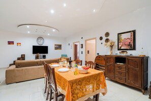 Dining - Family's Apartment by Just Houses Srl (Alessano)