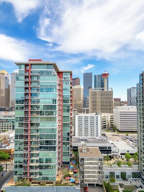 Exterior - Beltline Beauty 2BR w Parking , AC, near Stampede (Calgary)