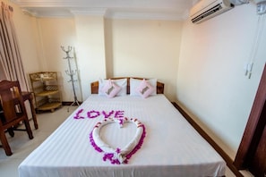 1 dormitori i escriptori