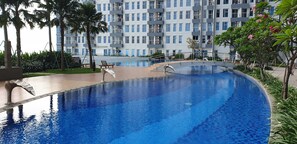 2 outdoor pools