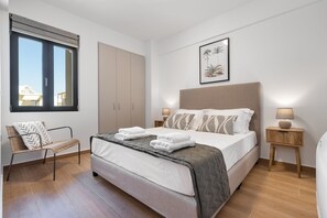 2 makuuhuonetta, ylelliset vuodevaatteet, untuvapeitot