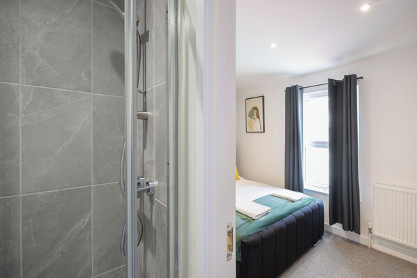 4 chambres, fer et planche Ă repasser, Wi-Fi, draps fournis