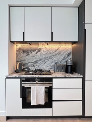 Fridge, microwave, oven, stovetop