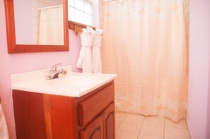 Håndklær, såpe og toalettpapir