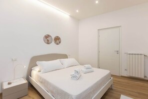 3 chambres, fer et planche à repasser, Wi-Fi, literie fournie