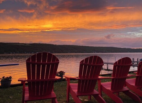 Private Keuka Lakefront Classic Near Wineries