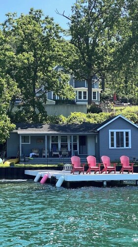 Private Keuka Lakefront Classic Near Wineries