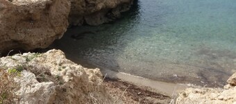 Spacious 5-bedroom villa 15-30m away from the sea