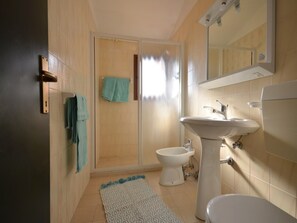 Douche, serviettes fournies