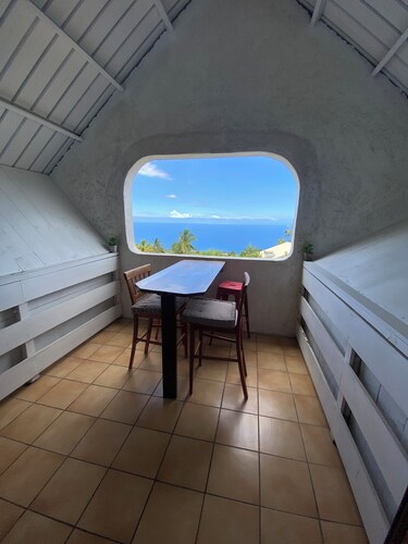 À 15 minutes des plages, St Leu ou Étang Salé. Appartement vue mer avec piscine.