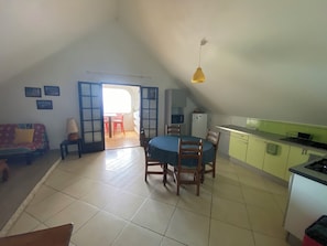 Interior - 15 minutes from the beaches of St Leu or Étang Salé. Sea view apartment with swimming pool. (Saint-Leu)