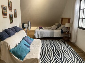 2 chambres, fer et planche à repasser, Wi-Fi, draps fournis