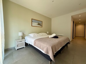 4 bedrooms, iron/ironing board, free WiFi