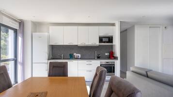 KĂŒhlschrank, Mikrowelle, Ofen, GeschirrspĂŒler