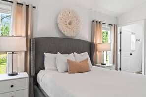 3 habitaciones, tabla de planchar con plancha y cuna de viaje