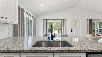 Microwave, stovetop, dishwasher, coffee/tea maker