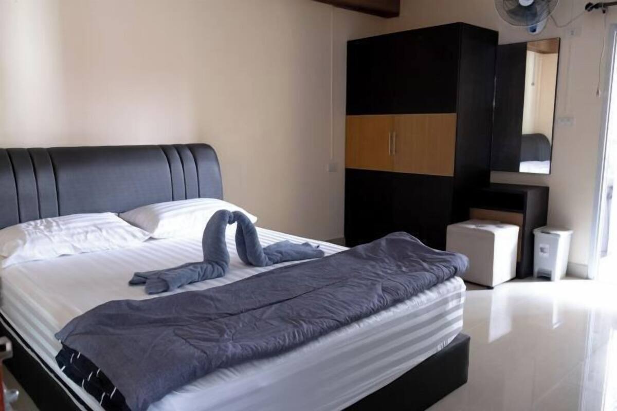 Free WiFi, bed sheets