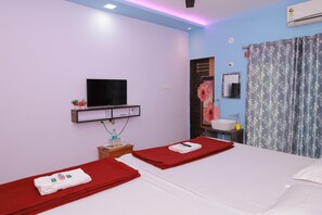 Deluxe Room, Garden View | Free WiFi - Sai Sagar Beach Resort Kunkeshwar (Devgad)