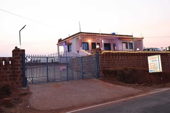 Standard Room | Free WiFi - Sai Sagar Beach Resort Kunkeshwar (Devgad)