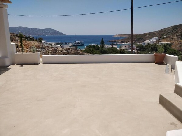 Property grounds - Psathaki  (Kimolos)