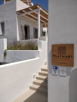 Exterior - Psathaki  (Kimolos)