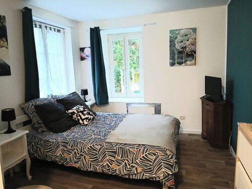 Chambre double indépendante au calme, face à la forêt