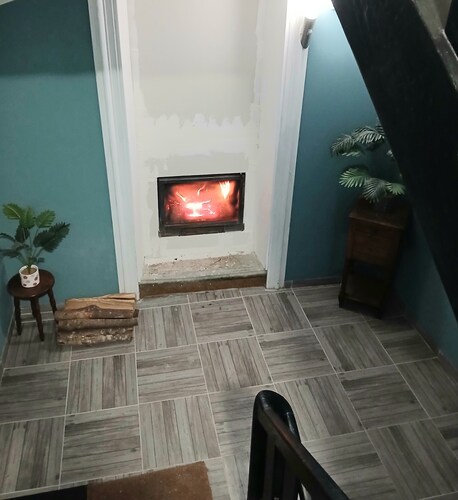 Quiet, independent double room facing the forest