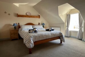 2 عدّة غرف نوم ومكواة/لوح كي وسرير سفر وواي فاي