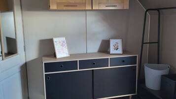 1 slaapkamer, een strijkplank/strijkijzer, gratis wifi