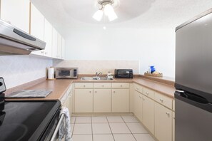 Fridge, microwave, oven, stovetop - Ocean View Downtown Beach Paradise-Walk to Beach (Aguadilla)