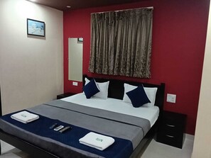 Deluxe Studio Suite, Balcony, City View | Desk, laptop workspace, blackout drapes, free WiFi - Vihaan Inn Guest House (Calangute)