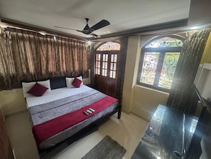 Superior Studio, Balcony, City View | Desk, laptop workspace, blackout drapes, free WiFi