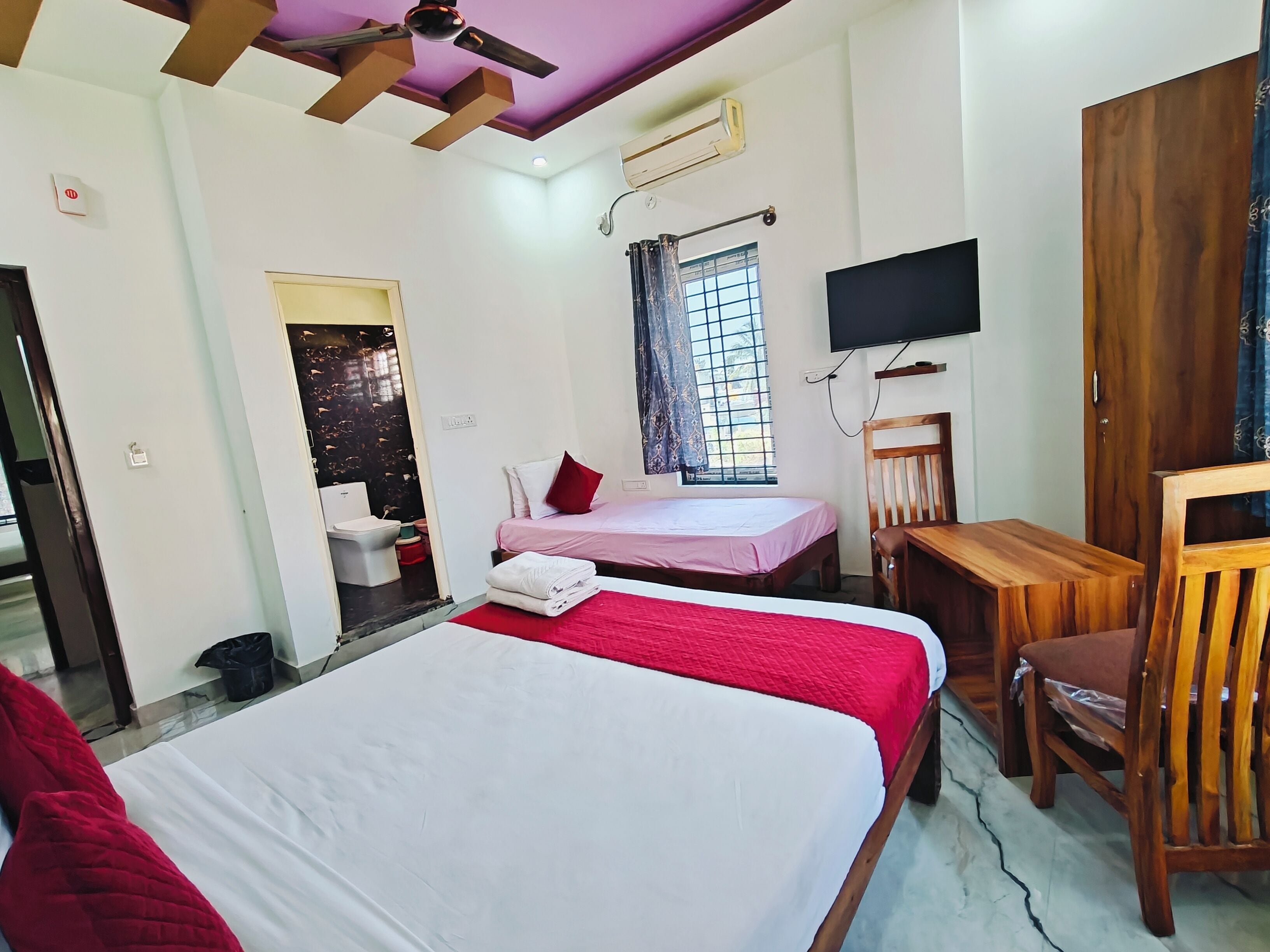 Deluxe Triple Room | Hypo-allergenic bedding, down comforters, desk, laptop workspace