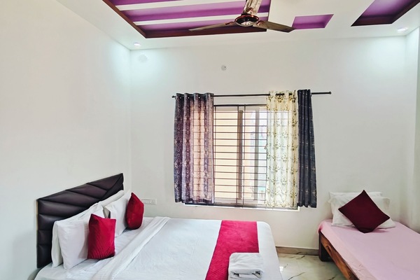 Family Triple Room | Hypo-allergenic bedding available, down comforters, desk