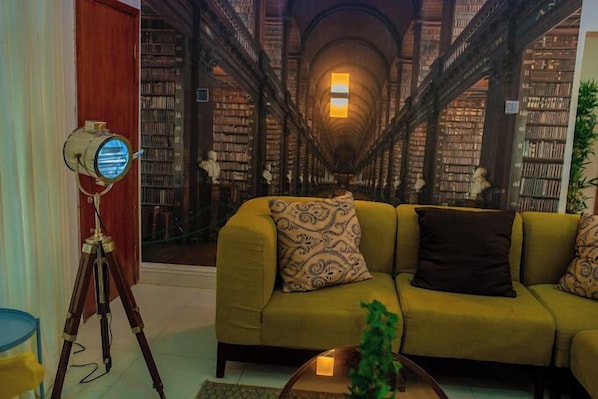 Familiekamer, balkon, uitzicht op de stad | Woonruimte