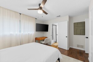 3 bedrooms, iron/ironing board, free WiFi, bed sheets