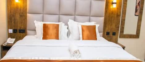 Chambre Deluxe, balcon, vue sur la ville | Bureau, espace de travail pour ordinateurs portables