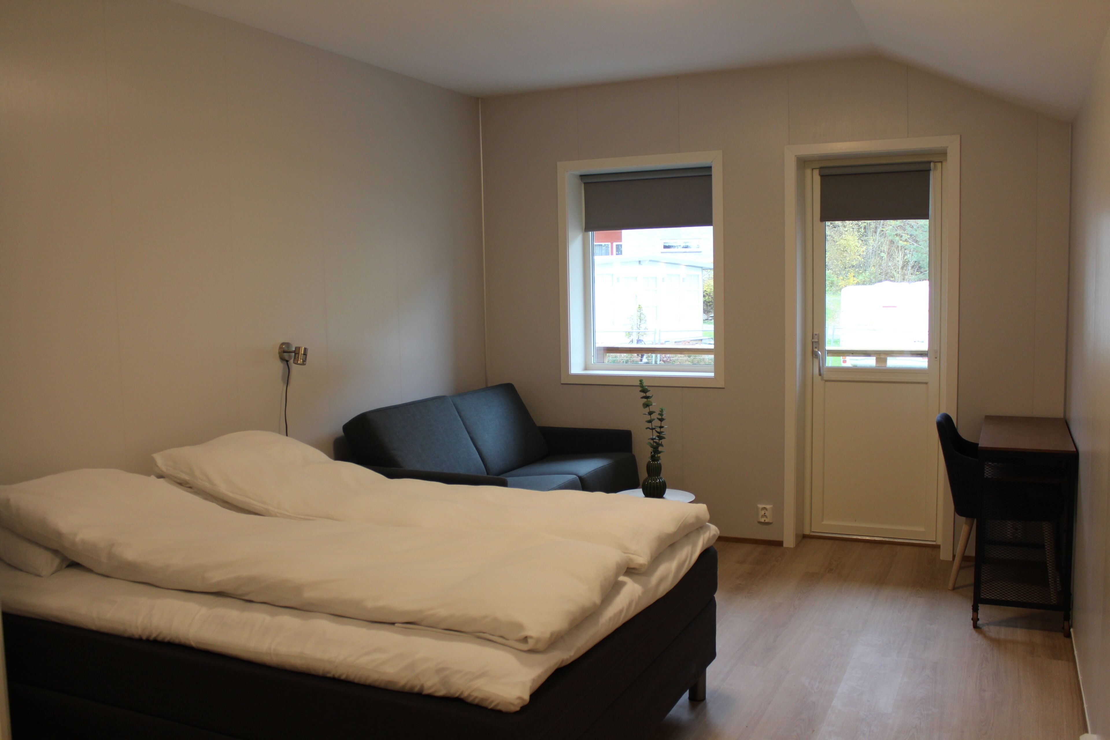 Doppelzimmer, eigenes Bad, Blick auf den Innenhof | Schreibtisch, laptopgeeigneter Arbeitsplatz, kostenloses WLAN