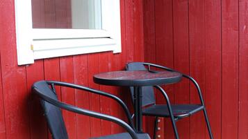 Phòng đôi, phòng tắm riêng, quang cảnh sân vườn | Hiên