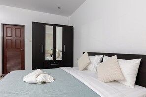 2 bedrooms, iron/ironing board, WiFi, bed sheets - Peaceful House in Rawai, Phuket (Tambon Rawai)