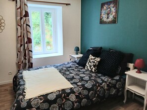 1 bedroom, desk, iron/ironing board, travel cot