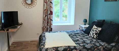 1 Schlafzimmer, Schreibtisch, Bügeleisen/Bügelbrett, Reisekinderbett