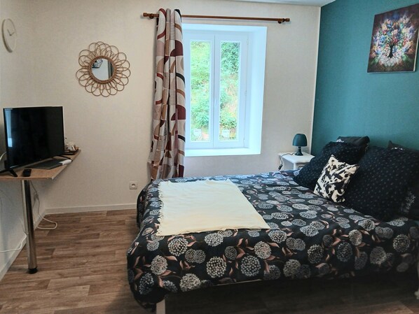 1 bedroom, desk, iron/ironing board, travel cot