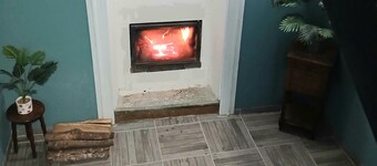 Quiet 3-person family room facing the forest, ideal for families