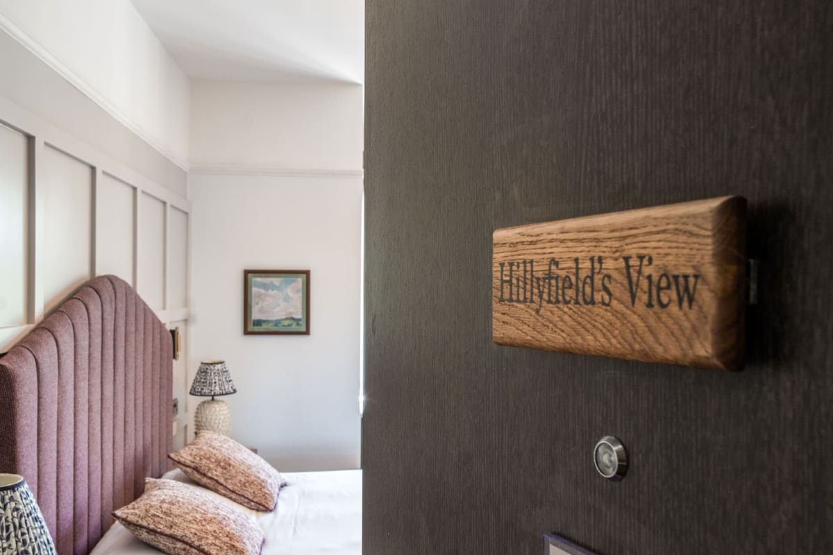 Premier Suite, Ensuite | 1 bedroom, desk, iron/ironing board, free WiFi