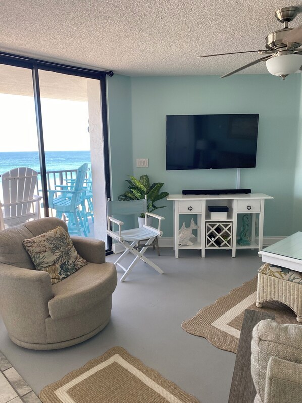 Smart TV, books, stereo