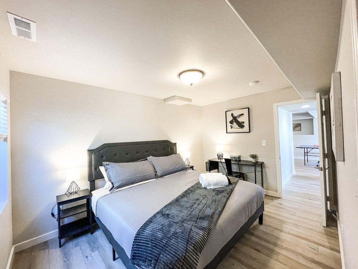 4 bedrooms, desk, iron/ironing board, free WiFi