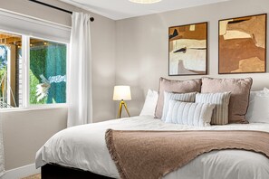 4 bedrooms, desk, iron/ironing board, free WiFi