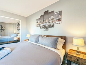 3 bedrooms, iron/ironing board, Internet